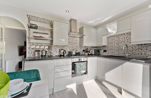 Cambridge House | Elegant 2-Bedroom House - Garden - Parking