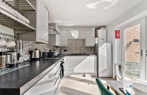 Cambridge House | Elegant 2-Bedroom House - Garden - Parking