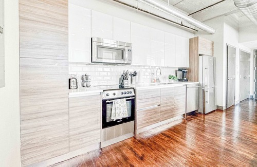 Downtown Dallas Apartment | Elegant 2BD | DT Dallas | Sleeps 4 | Free Parking