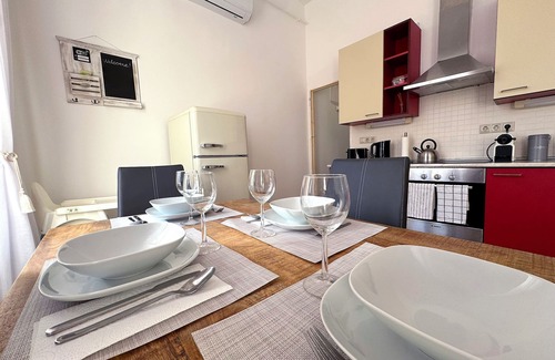Erzsebetvaros Apartment | Elegant 2BDR 125m2 Apartment Downtown Budapest