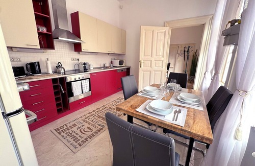 Erzsebetvaros Apartment | Elegant 2BDR 125m2 Apartment Downtown Budapest
