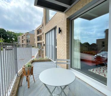 Sheffield Apartment | Elegant 2BR Apartment at Dukes Place With Free Parking