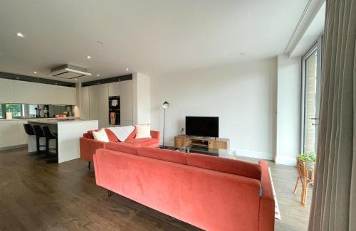 Sheffield Apartment | Elegant 2BR Apartment at Dukes Place With Free Parking