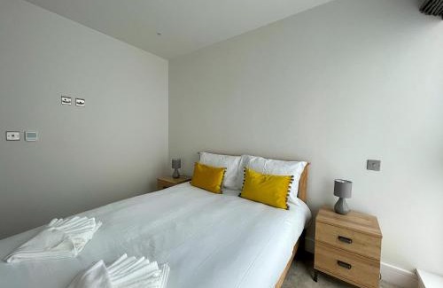 Sheffield Apartment | Elegant 2BR Apartment at Dukes Place With Free Parking