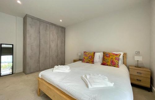 Sheffield Apartment | Elegant 2BR Apartment at Dukes Place With Free Parking