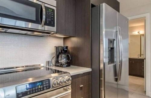 Downtown Apartment | Elegant 2BR Apt with Skyline Views near Waterfront