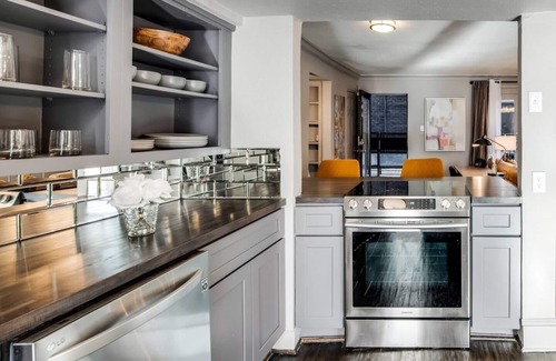 Old East Dallas Condo | Elegant 2BR condo with dual king suites, private patio, and access to resort-style pool and wellness amenities in Dallas’s coveted Lakewood neighborhood.