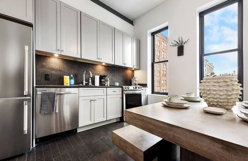 Downtown Pittsburgh Apartment | Elegant 2BR in the Vibrant Heart of Pittsburgh