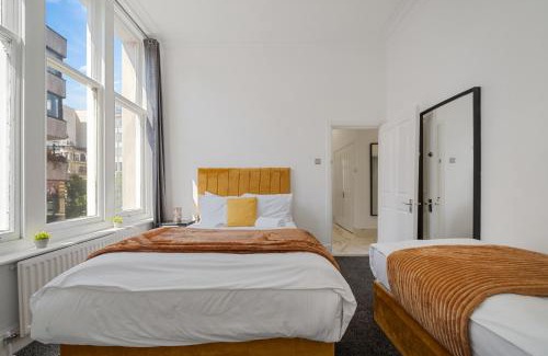 City of Westminster Apartment | Elegant 3 Bedroom Apartment on Oxford Street Luxury Living in Central London 2GC