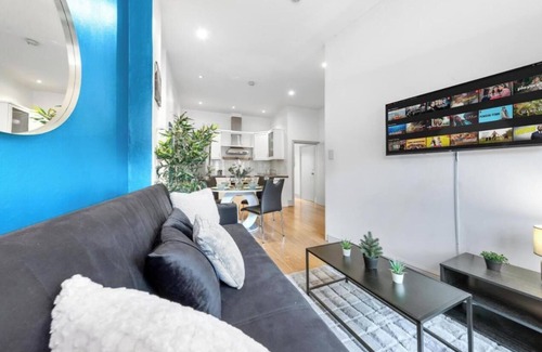 West Kensington Apartment | Elegant 3-Bedroom Luxury Apartment with Balcony in Kensington