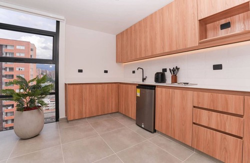 San Diego Apartment | Elegant 3BR w/Jacuzzi - Work-Friendly in Poblado