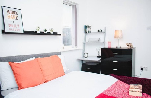 Liverpool House | Elegant 4-BR Townhouse Haven