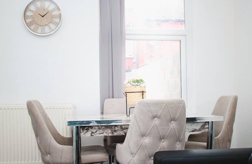Liverpool House | Elegant 4-BR Townhouse Haven