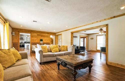 Ponderosa Forest House | Elegant 4BR - Pool - Backyard - Fireplace - Games Room
