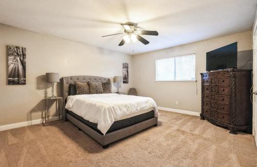 Ponderosa Forest House | Elegant 4BR - Pool - Backyard - Fireplace - Games Room