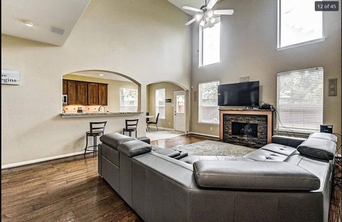 Sterling Ridge House | Elegant 4BR Retreat in The Woodlands – Spacious Home with backyard