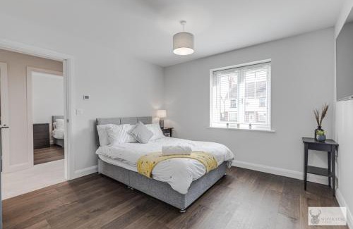 Ashby-de-la-Zouch Apartment | Elegant 5-Bed House with ample parking