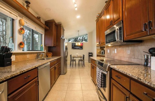 Paradise Hills Civic House | Elegant 5BR Home w/*Heated* Pool & Pool Table