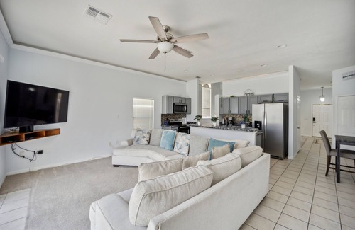 Marbella House | Elegant 5BR Villa with Private Pool by RedAwning