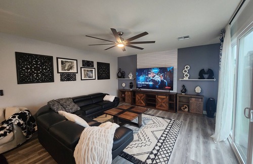 Las Vegas House | Elegant 5BR w/ King Beds and Poker Table
