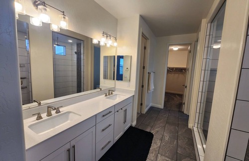 Las Vegas House | Elegant 5BR w/ King Beds and Poker Table