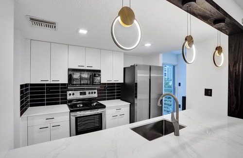 Sunny Isles Beach Apartment | Elegant and cozy 2-bedroom apartment for rent with WiFi, AC in Sunny Isles Beach