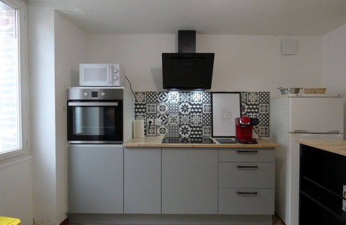 Chateaudun Cottage | Elegant and Cozy Cottage in the Heart of Châteaudun – Walk to Attractions!