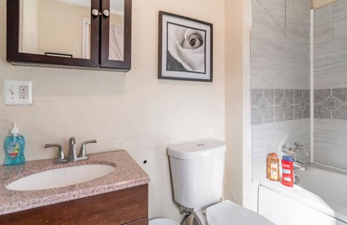 Akron House | Elegant and Expansive Paris themed 5 b, 2 b