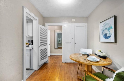 Mesta Park Apartment | Elegant and Historic Getaway Close to Everything