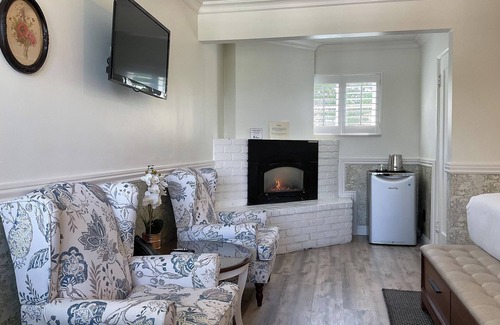 Golden Rectangle House | Elegant and spacious oceanview suites