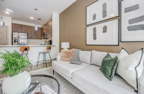 Alpharetta Apartment | Elegant Apartment in the Avalon