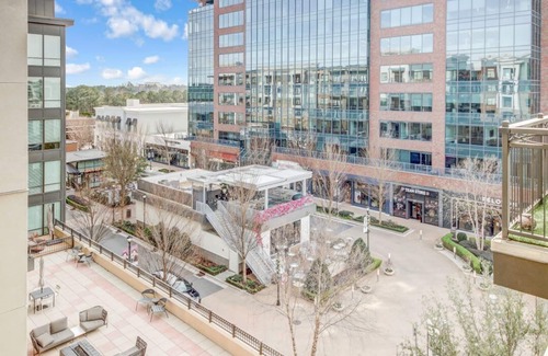 Alpharetta Apartment | Elegant Apartment in the Avalon