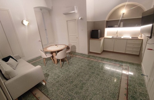 Laterza House | Elegant apartment located in the center