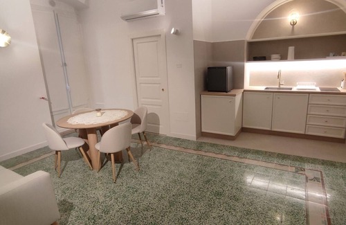 Laterza House | Elegant apartment located in the center