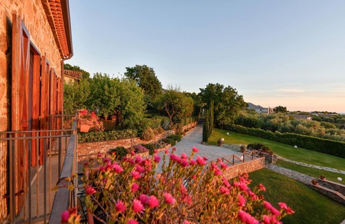 Castellabate Apartment | Elegant Apartment Sauco - Spacious 3-Bedrooms with Stunning Views.