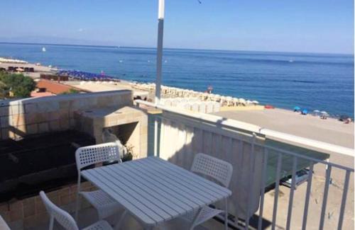 Fondachello Apartment | Elegant apartment with sea view in Mascali - 60 m²
