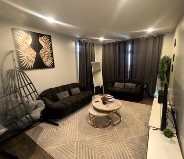 Newark Apartment | Elegant Apt by EWR & PennStation