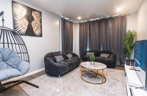 Newark Apartment | Elegant Apt by EWR & PennStation