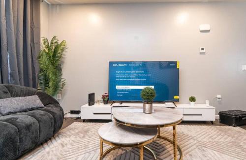 Newark Apartment | Elegant Apt by EWR & PennStation