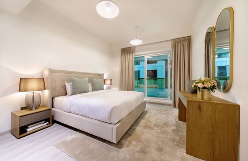 Trade Center Apartment | Elegant Apt close to Dubai Future Museum & DIFC