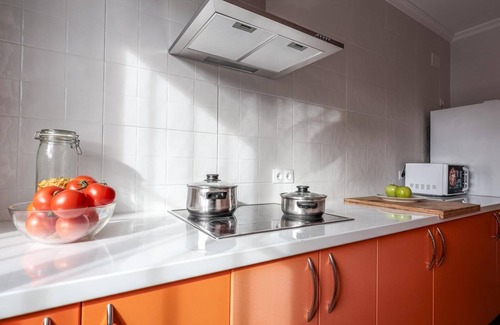 Nervion Apartment | Elegant bright and quiet 2-bedroom Apt Sevilla Wifi-Full 4 Pax. parking included