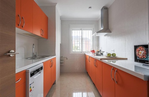 Nervion Apartment | Elegant bright and quiet 2-bedroom Apt Sevilla Wifi-Full 4 Pax. parking included