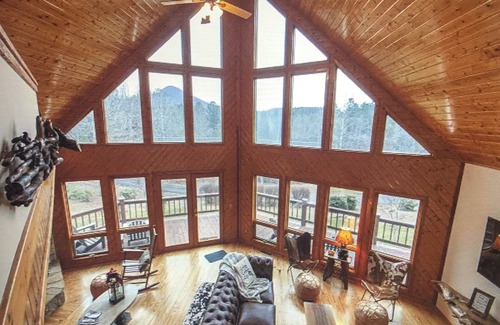 Young Harris Cabin | Elegant Cabin/Lodge Retreat "Mina at Notting Hill", N. Georgia, Blue Ridge Mtns.