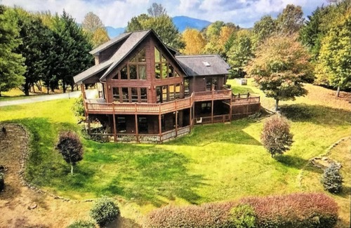 Young Harris Cabin | Elegant Cabin/Lodge Retreat "Mina at Notting Hill", N. Georgia, Blue Ridge Mtns.