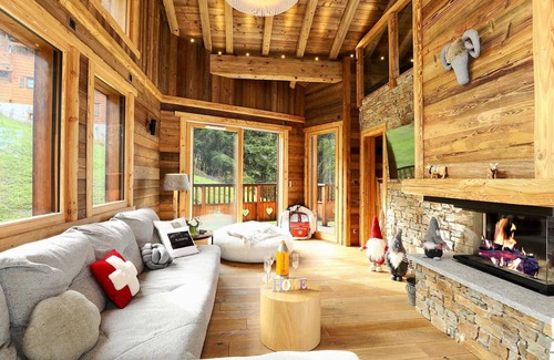 La Perriere Ski Chalet | Elegant Chalet in La Tania with Fireplace, Sauna, Pool Table, and South-Facing Terrace