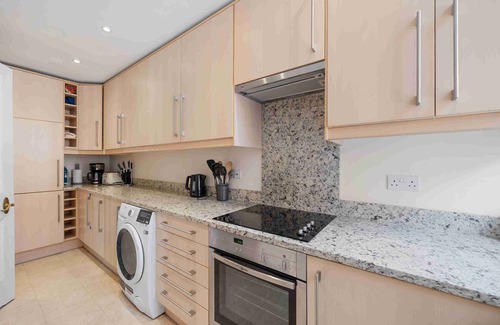 Chelsea Apartment | Elegant Chelsea Stay with Classic Charm
