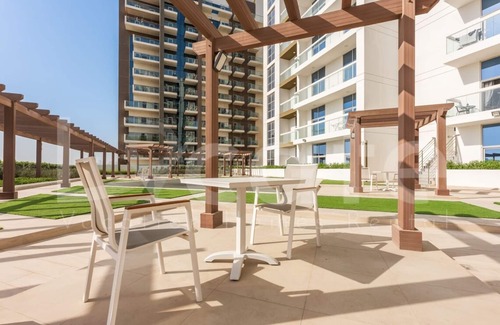 Dubai Apartment | Elegant & Chic 1BR Apt w/Full swimming pool View