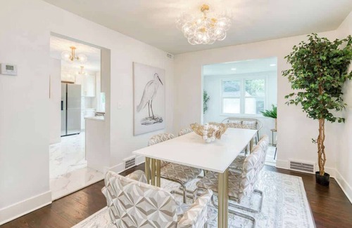 Cleveland House | Elegant Cleveland Home: 3BR, Designer Kitchen & Sunroom