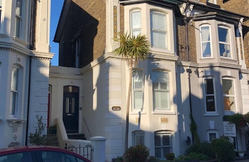 Deal House | Elegant coastal townhouse located in the heart of the 'Victoria-Town' area of Deal sleeping 10