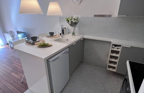 Pointe Croisette Apartment | Elegant cocoon on the Croisette private parking/garden